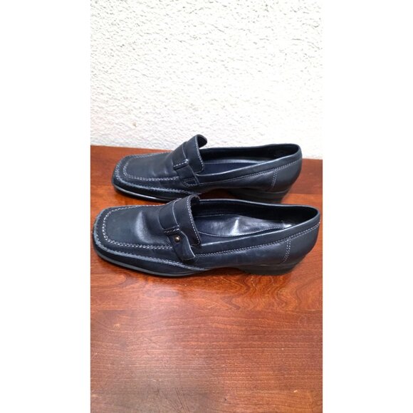 Naturalizer Women's Black Leather Loafers Slip-On Design Low Heel Size 6.5W - Picture 4 of 8